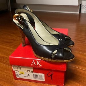 Sling back classic leather pump